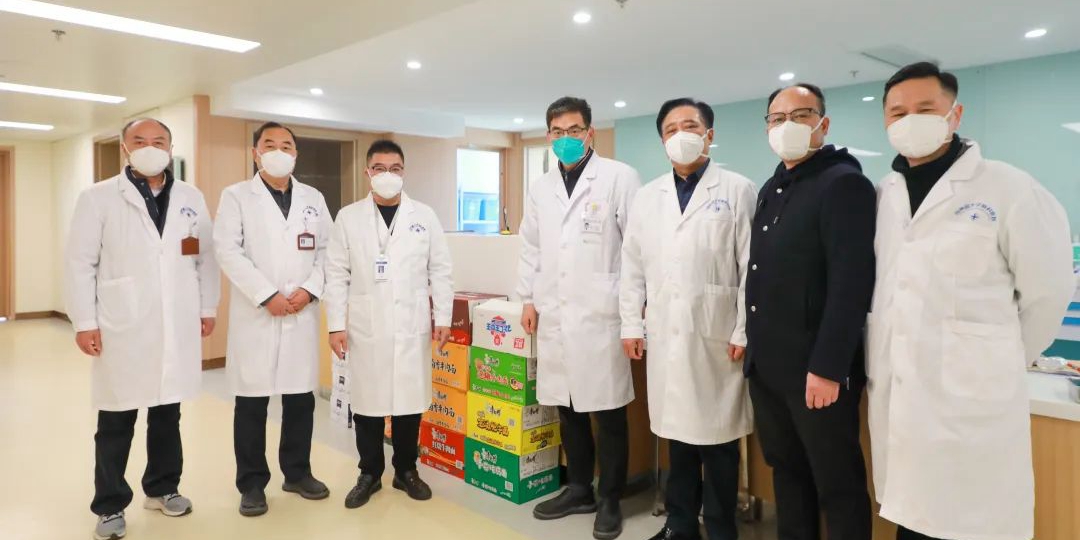 暖心慰问送一线 同心协力共向前丨苏州蓝十字脑科医院领导班子看望慰问一线医护人员